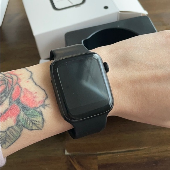 A brand new smart watch. (Black) unisex - Picture 2 of 4